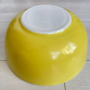 Pyrex Primary Yellow Mixing Bowl 4 Qt Bowl #404